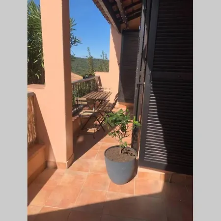 Joli T2, Piscine Dans Le Golf De Saint-tropez
